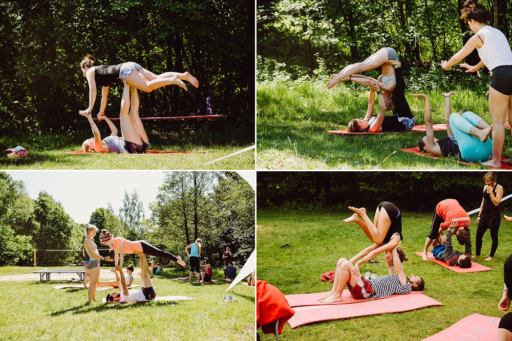 Sommerjung Ferienlager für Erwachsene Playshop Acro Yoga